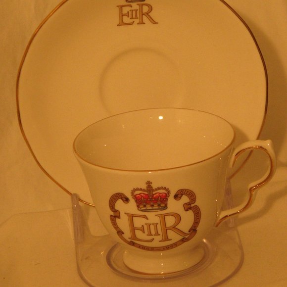 Queen Anne Bone China Silver Jubilee Commemorative Cup and Saucer - Picture 4 of 4